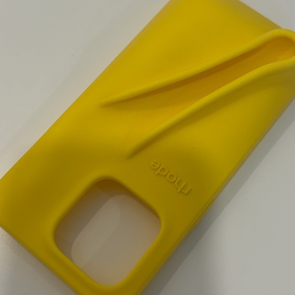 rhode Lemontini iPhone 14 Pro Lip Case - Picture 3 of 8